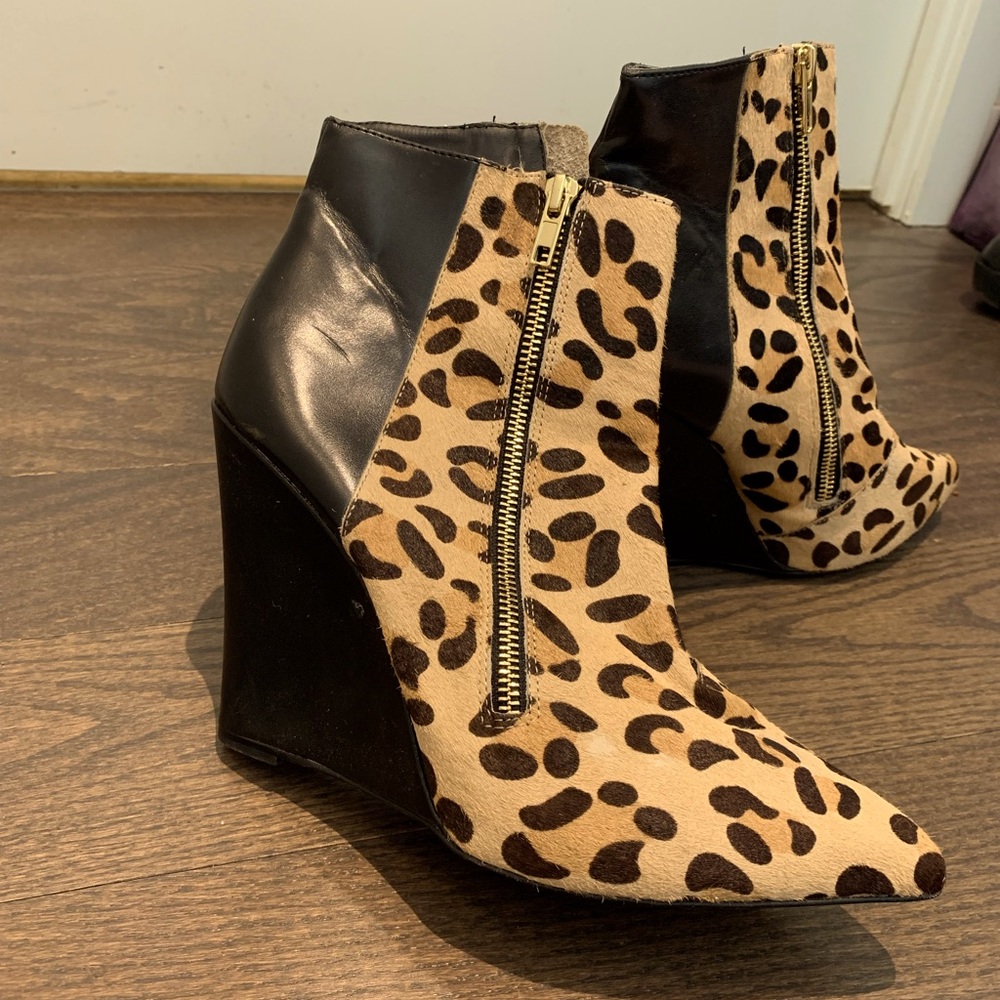 Steve Madden Calfskin wedges leopard print